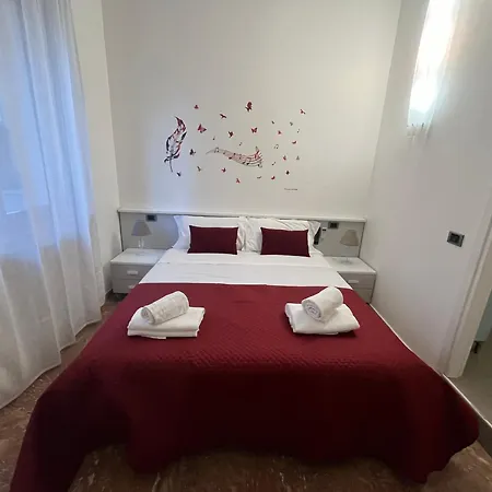 La Lirica Guest house *